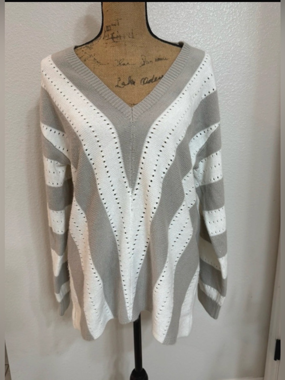 V-Neck Striped Knit Garden Sweater in Gray and White Size XL VERY BEAUTIFUL
